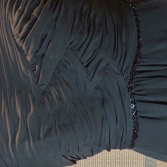 Black Formal/Cocktail Dress by White House Black Market. Size 0 - Picture 4 of 9